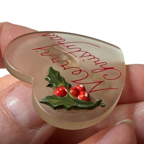 Vintage Merry Christmas Heart Shaped Brooch Pin Frosted Plastic - Picture 7 of 9